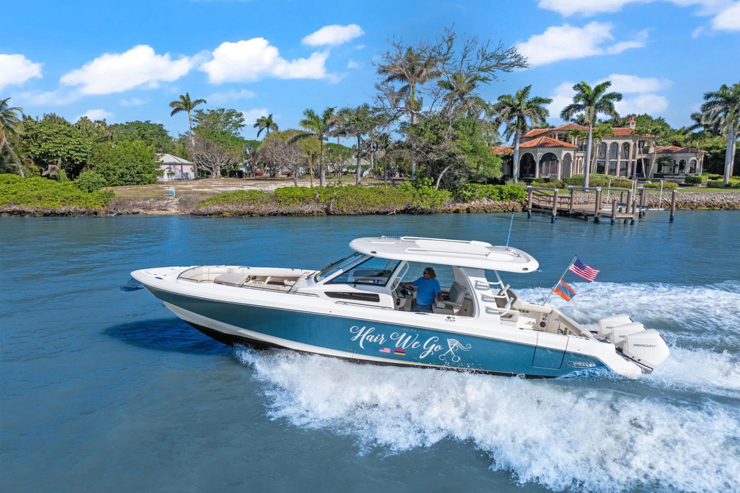 2022 Boston Whaler 350 Realm