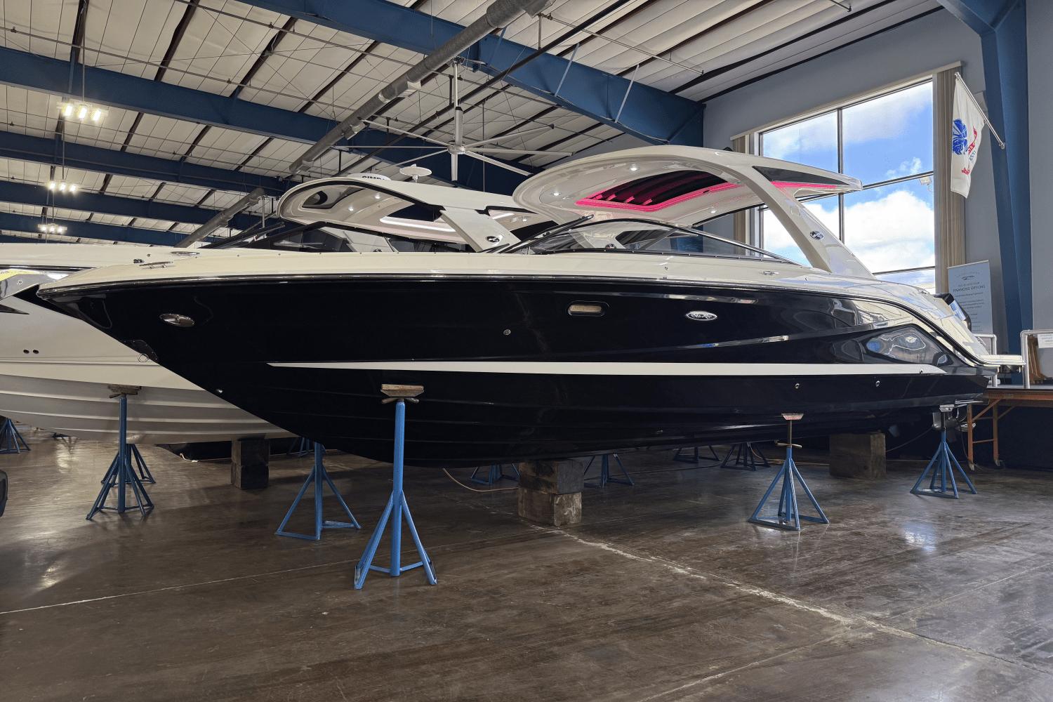 Sea Ray SLX 310 Outboard