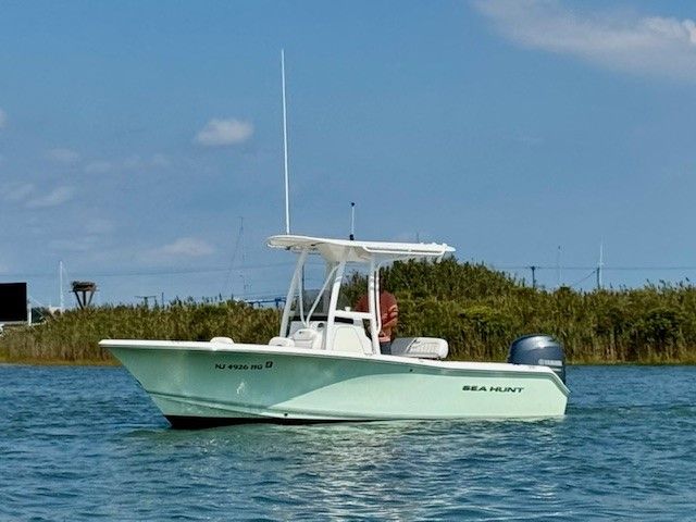 Sea Hunt Triton 210