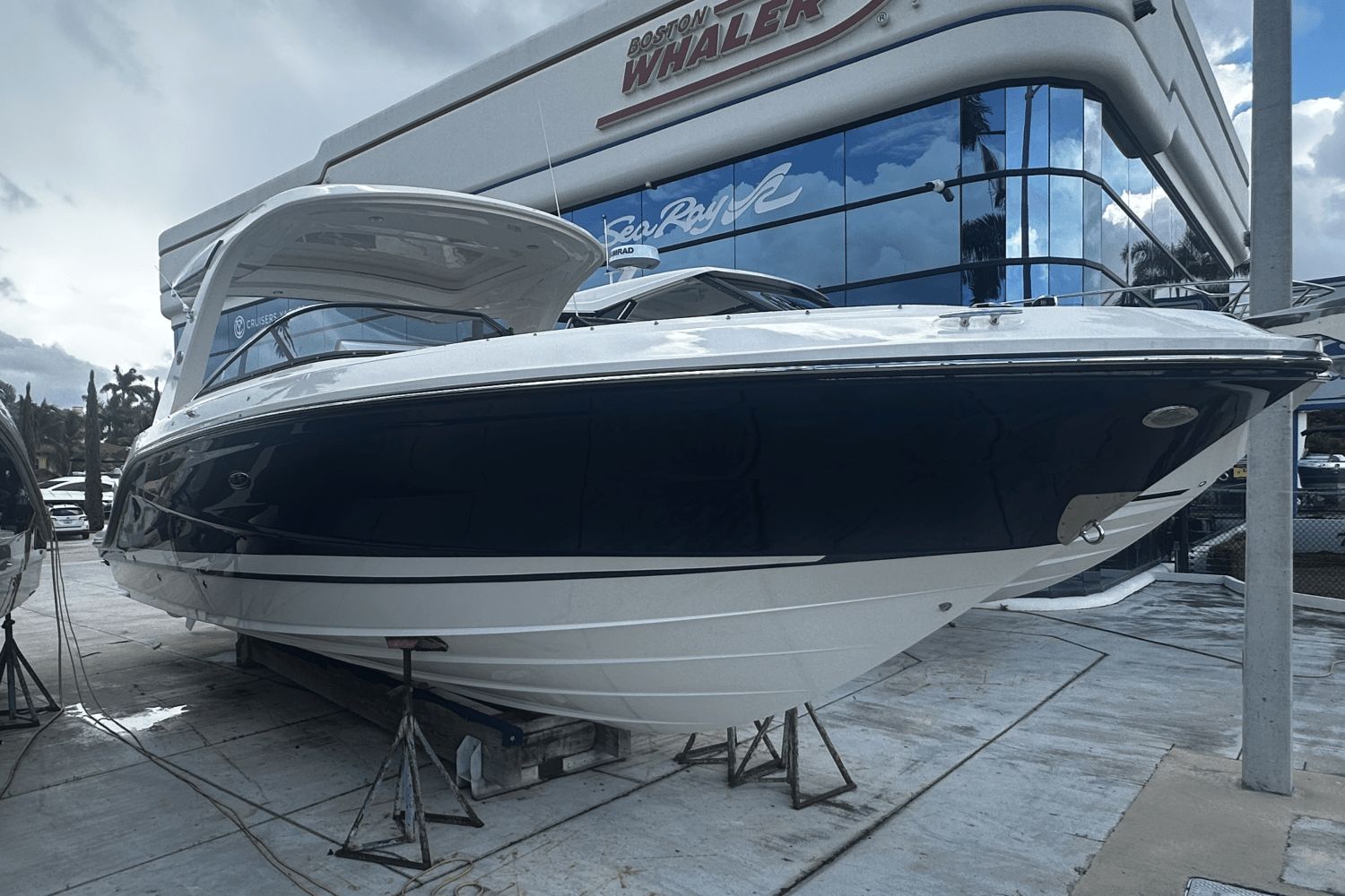 2026 Sea Ray SLX 310 Outboard