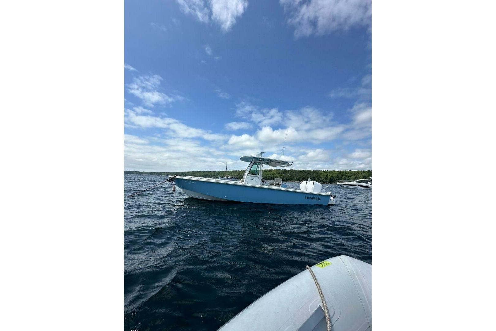 2019 Everglades 273 Center Console
