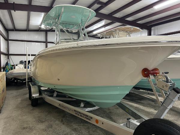 2024 Pioneer 222 Islander