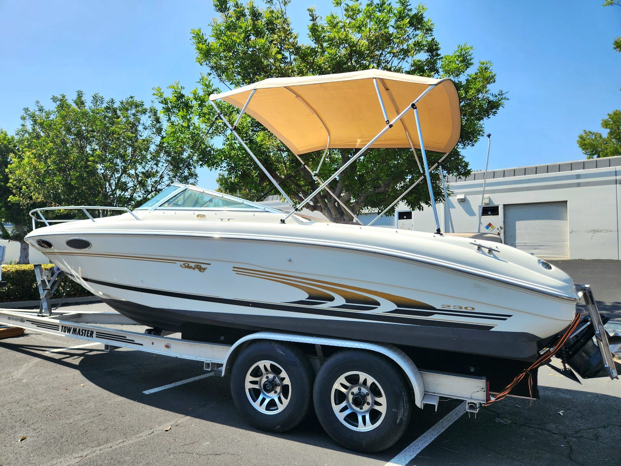 1998 Sea Ray 230 Signature Cuddy Cabin