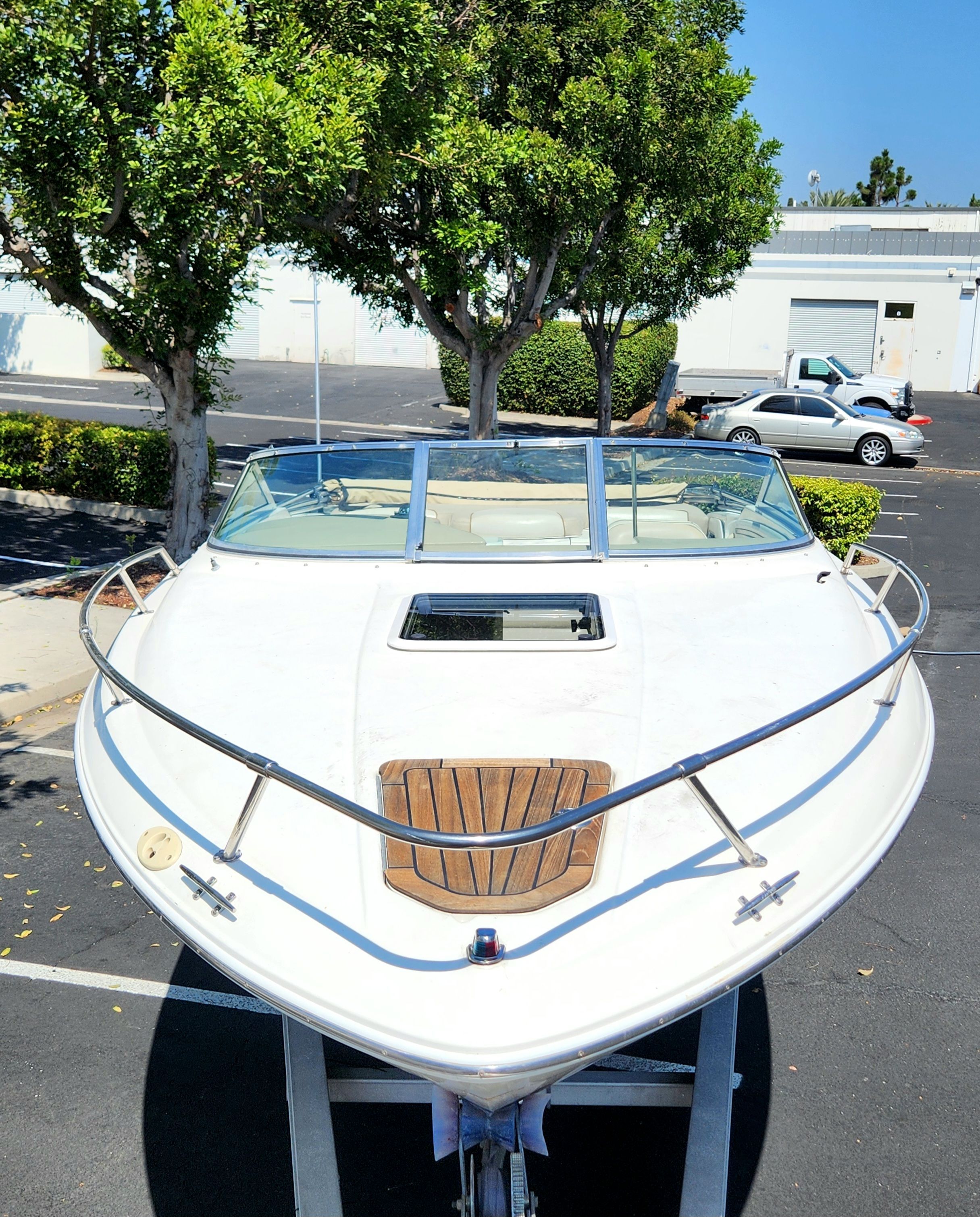 1998 Sea Ray 230 Signature Cuddy Cabin