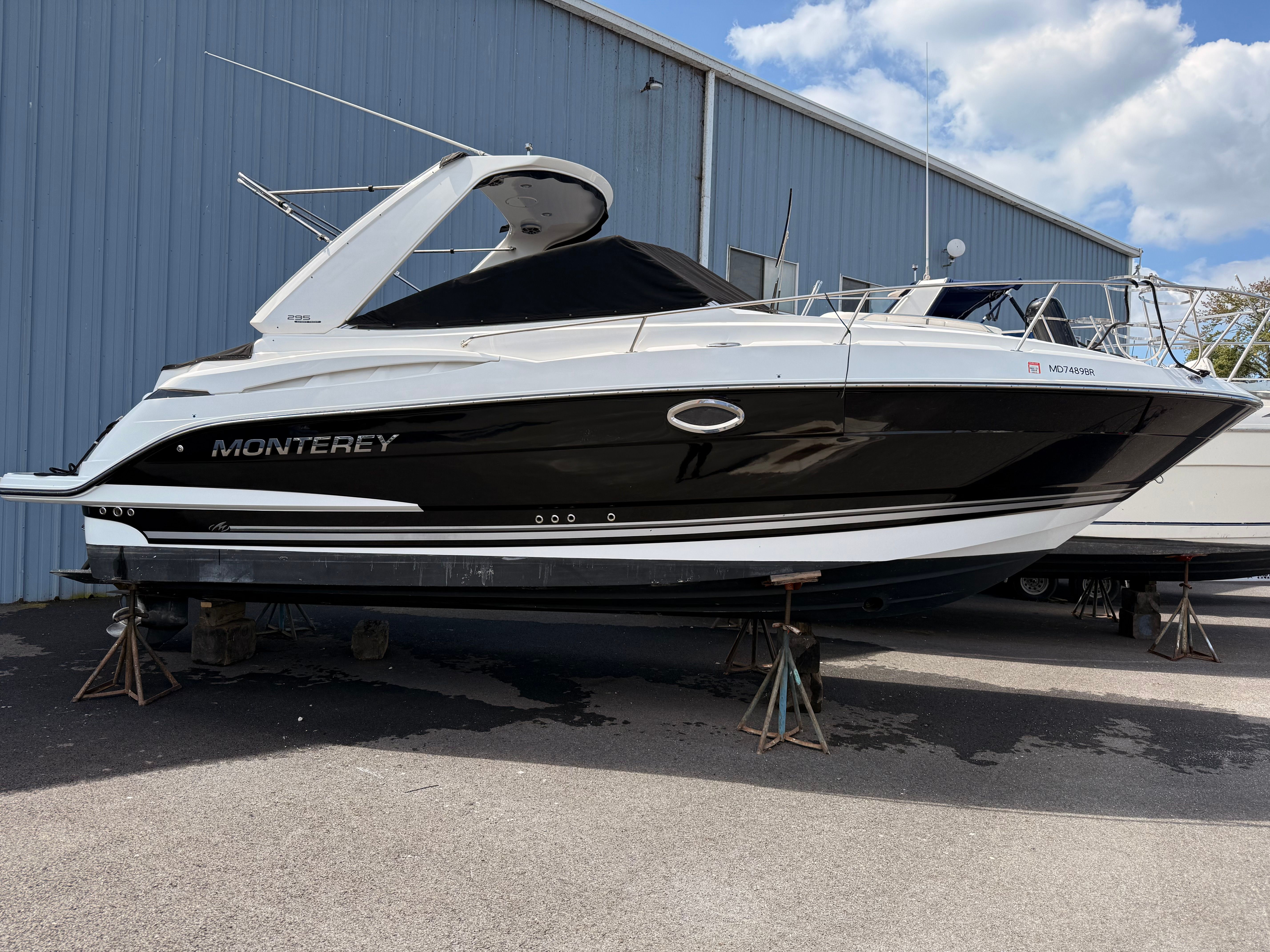 2018 Monterey 295 Sport Yacht