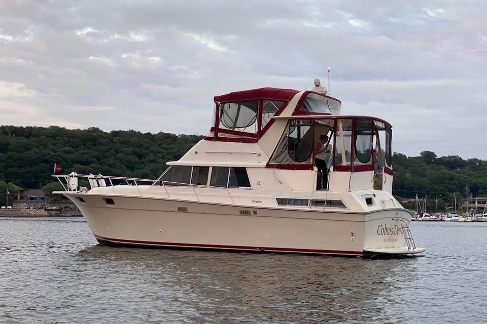 1990 Silverton 40 Aft Cabin