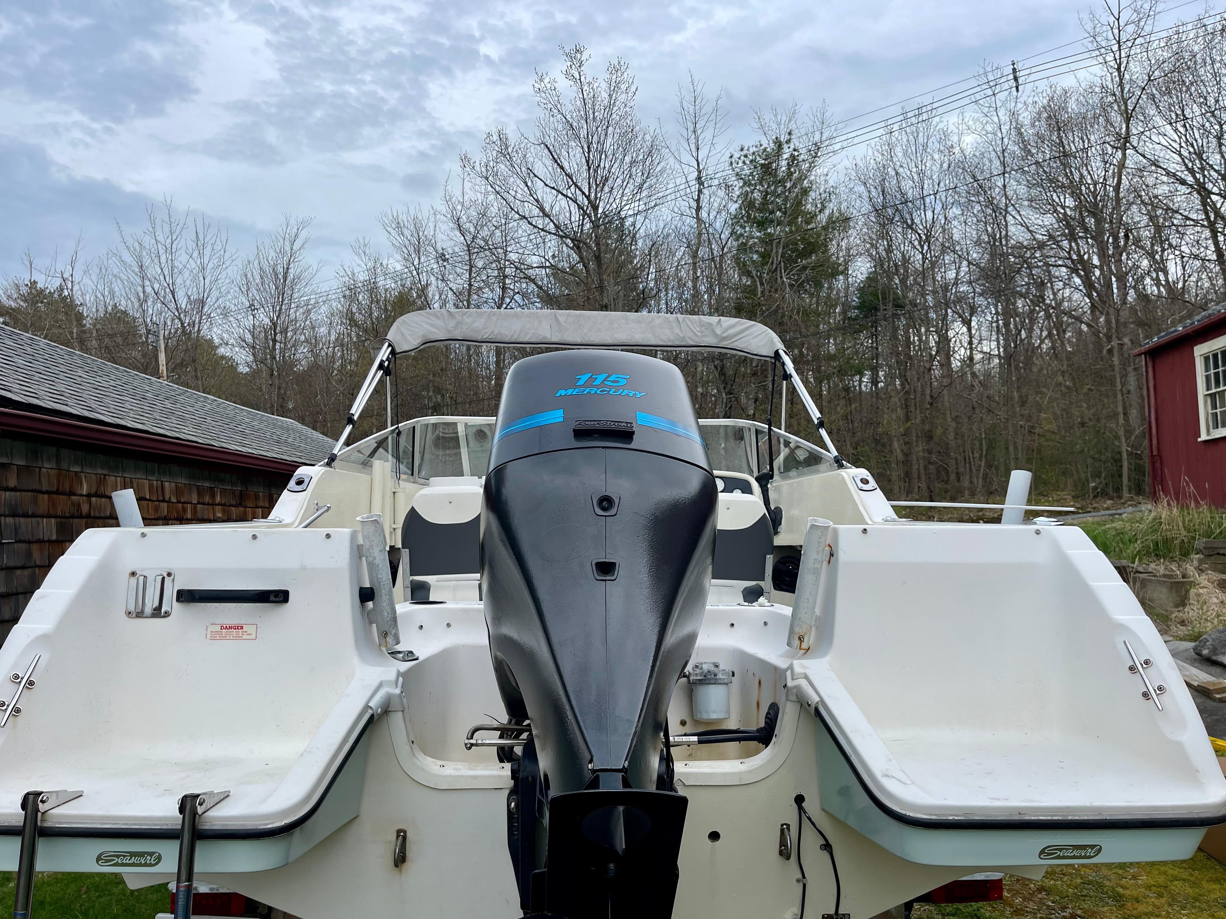 1996 Seaswirl Striper 201 Cuddy