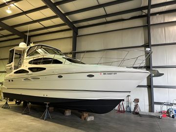 2005 Cruisers Yachts 405 Motor Yacht