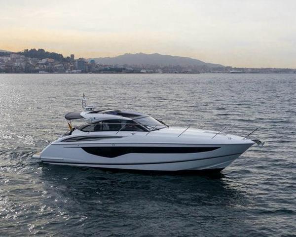 2019 Princess V40