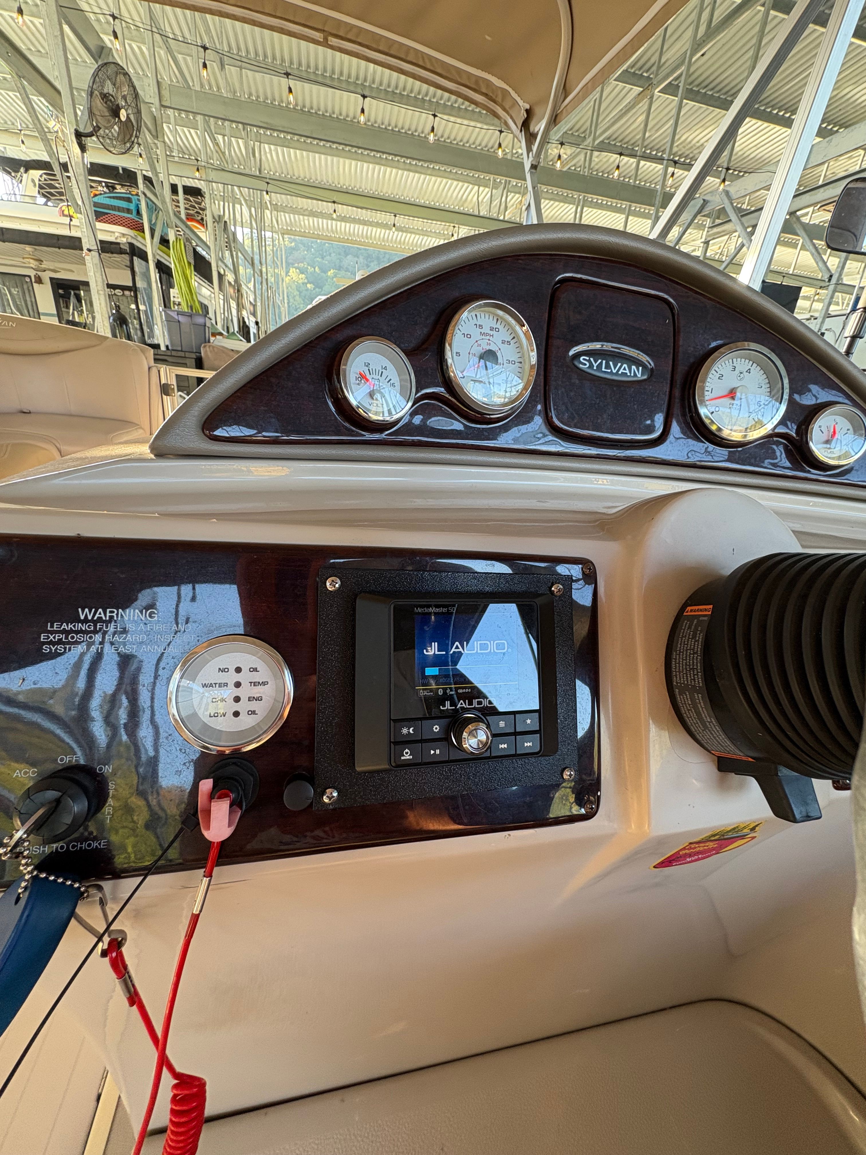 2014 Sylvan Mirage Cruise 8522 LZ