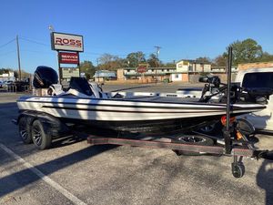 Skeeter FXR21 Apex 2026 Skeeter FXR21 Apex boat on trailer at Ross Motorsports.