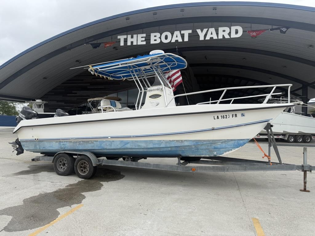 Twin Vee 26