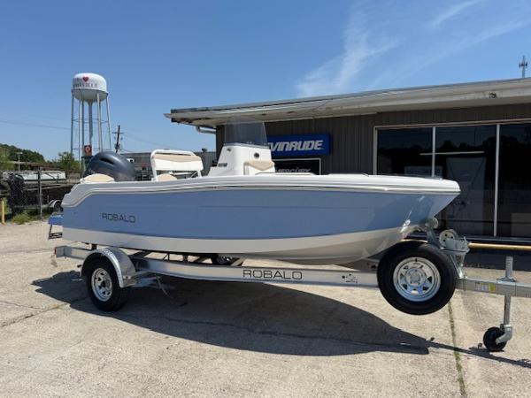 2025 Robalo R160
