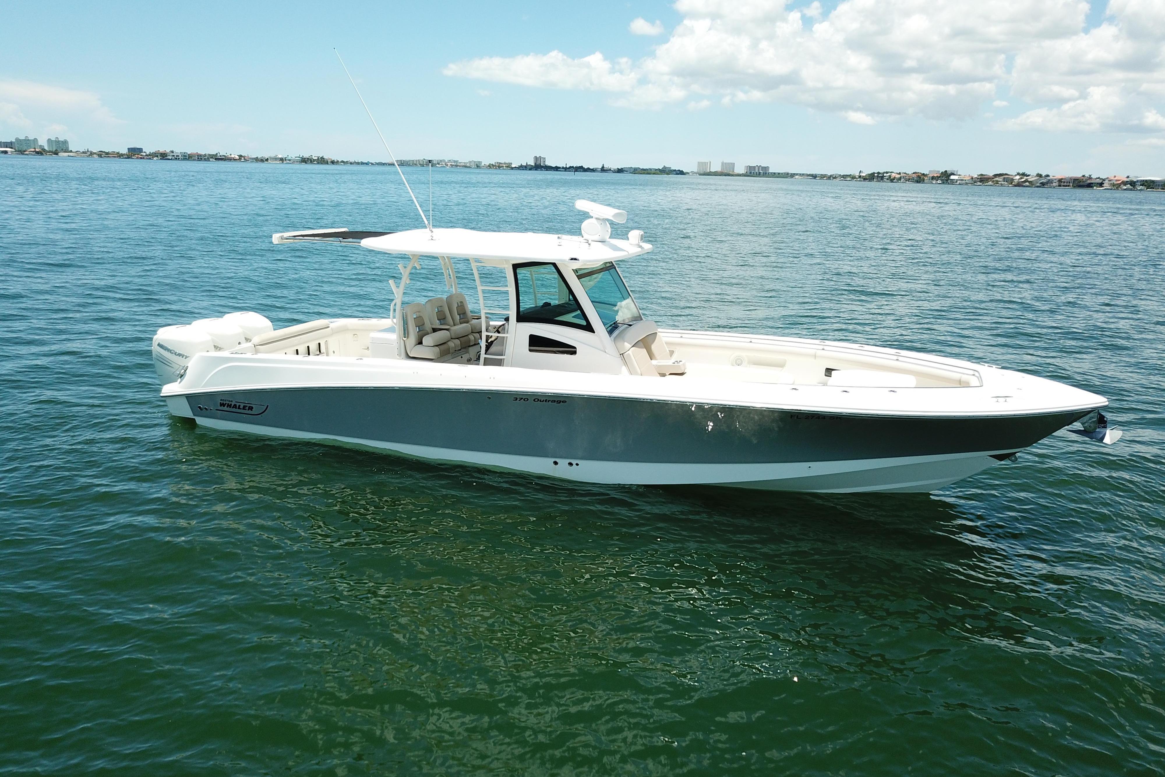 2016 Boston Whaler 370 Outrage