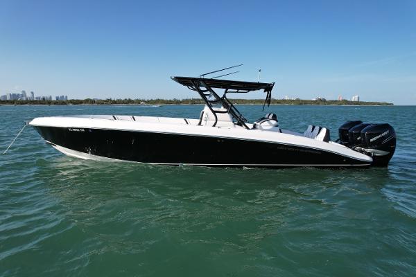 2009 Midnight Express 34' Open