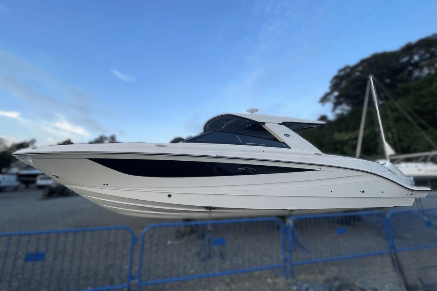 Sea Ray SLX 400 Outboard