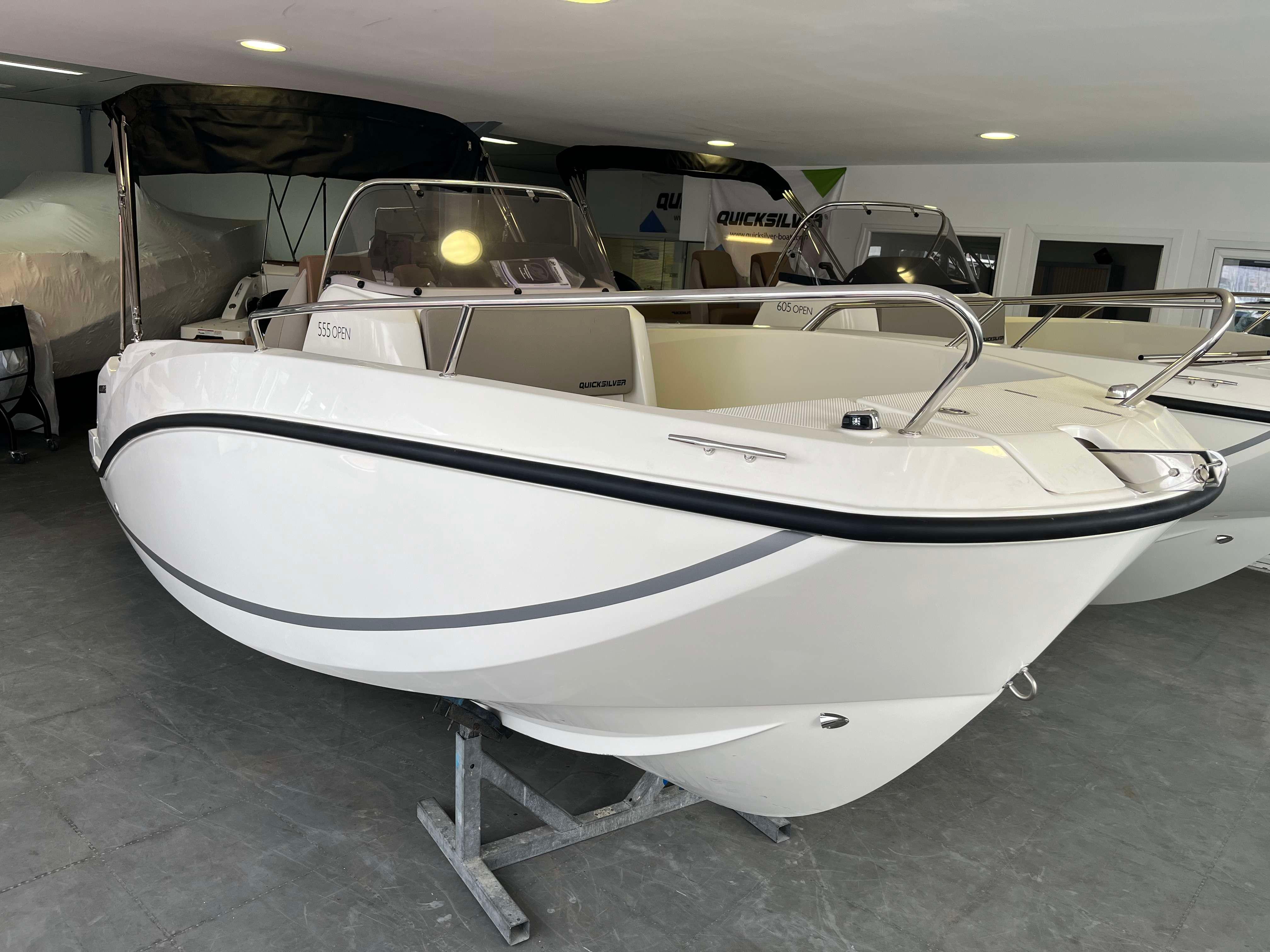 Quicksilver Activ 555 Open