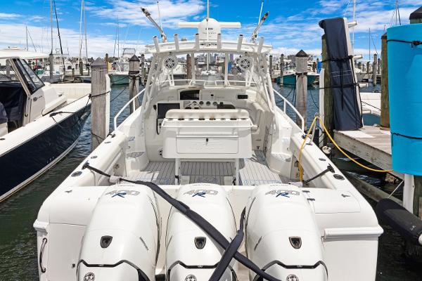 2004 Intrepid 377 Walkaround