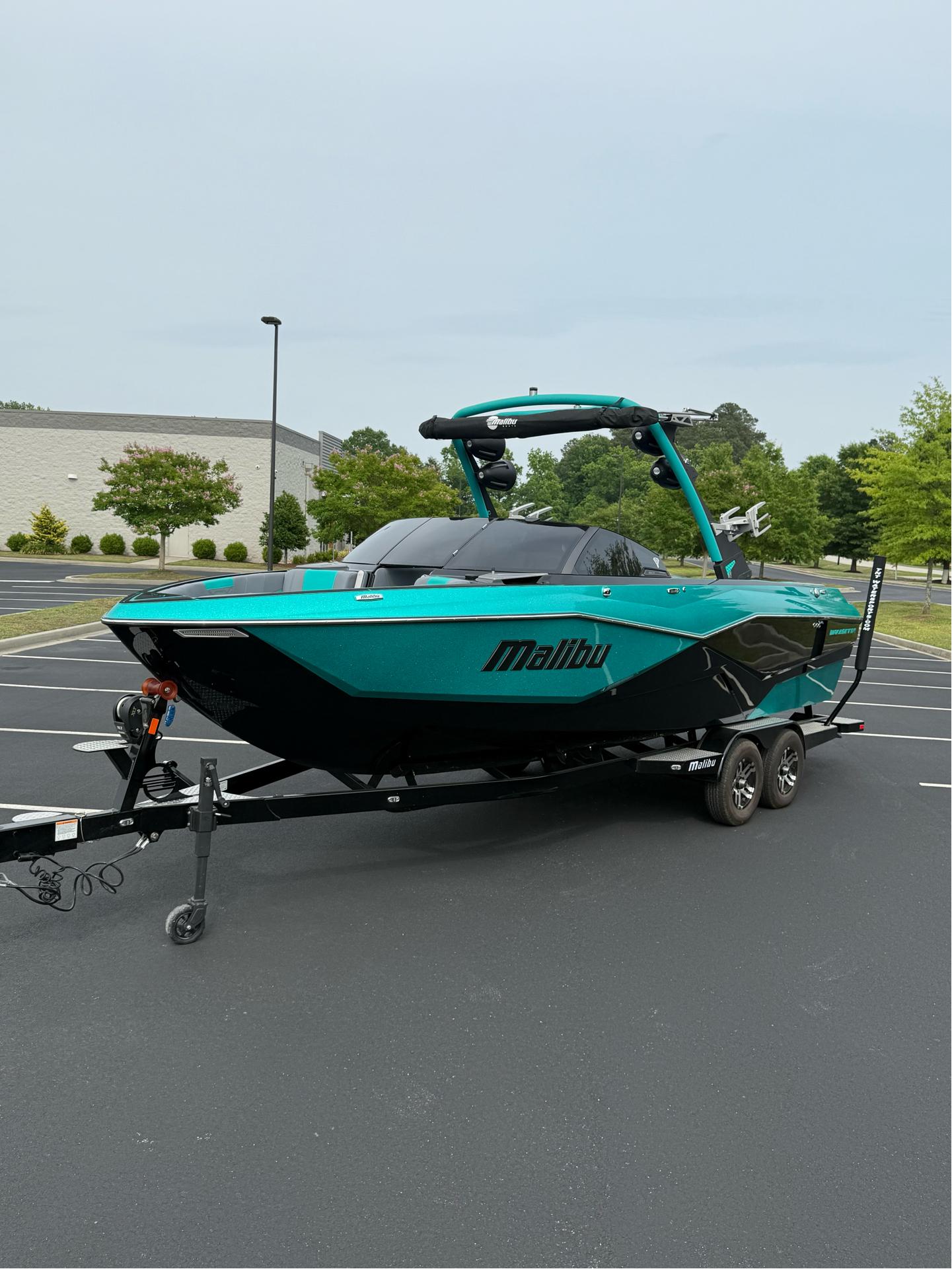 2023 Malibu 25 LSV