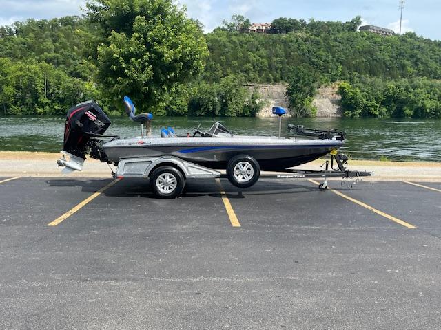 Ranger Z518 Ranger Cup Equipped 2024 Ranger Z518 Ranger Cup Equipped boat parked by a scenic river.