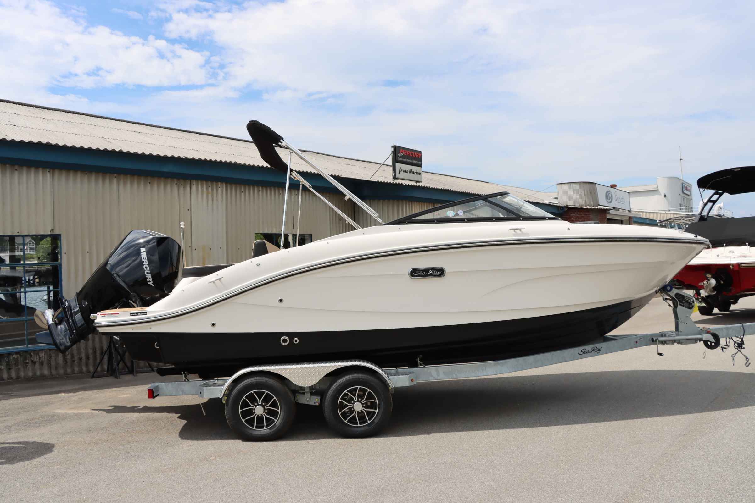 2025 Sea Ray SPX 210 Outboard