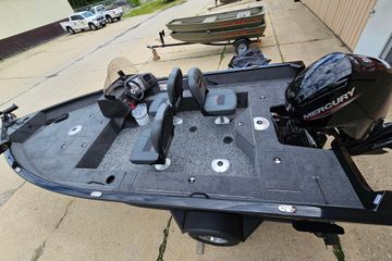 2026 Tracker Pro Guide V-16 SC