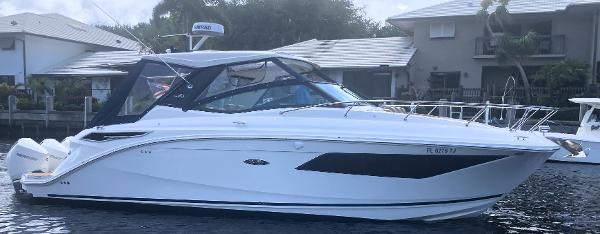 2020 Sea Ray Sundancer 320 Outboard