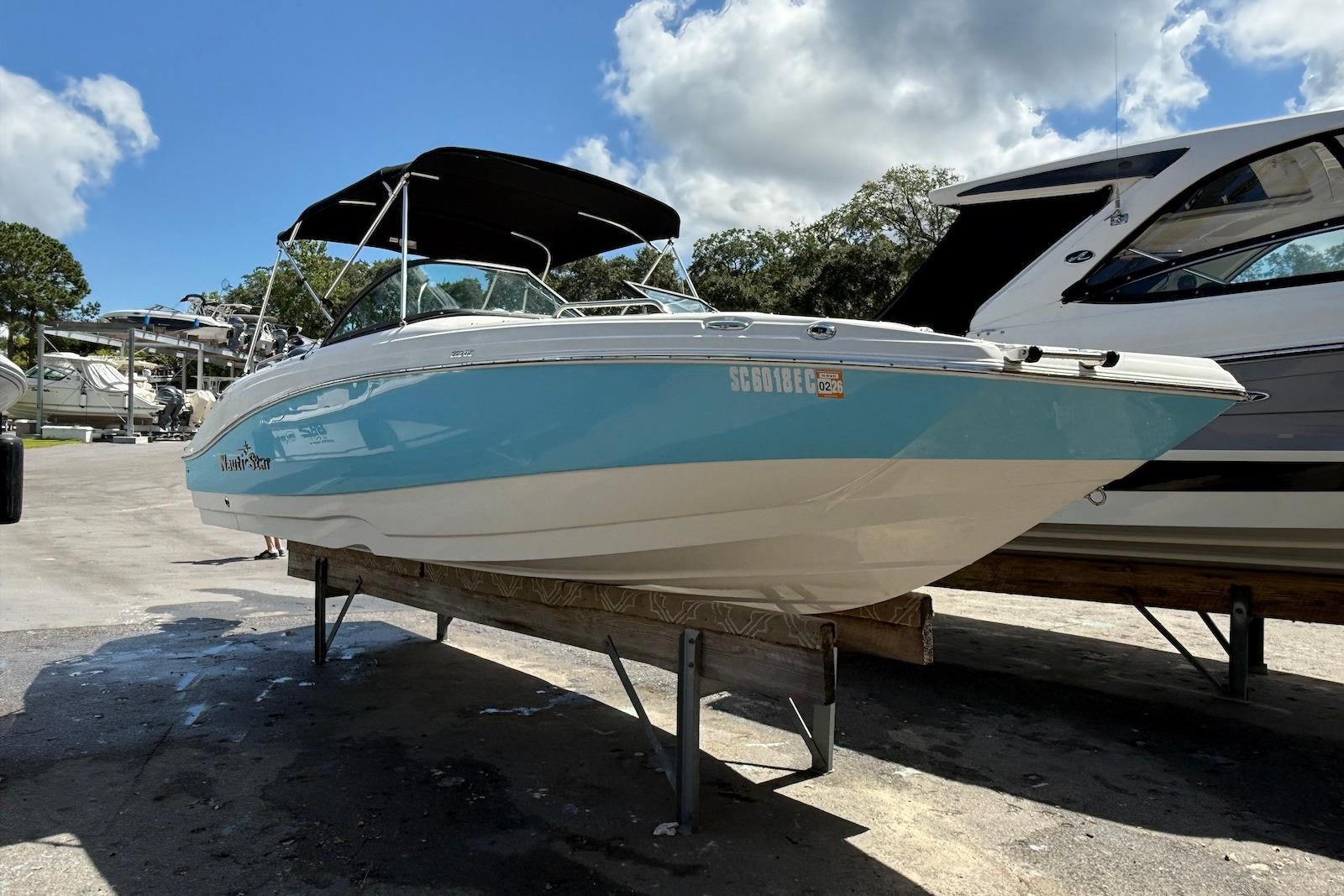 2023 NauticStar 223 DC