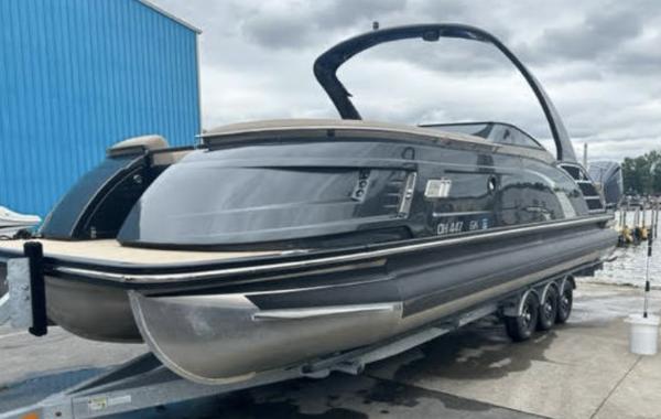 2022 Bennington 27 QX