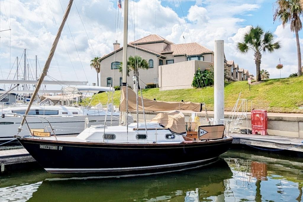 1984 Cape Dory 25D