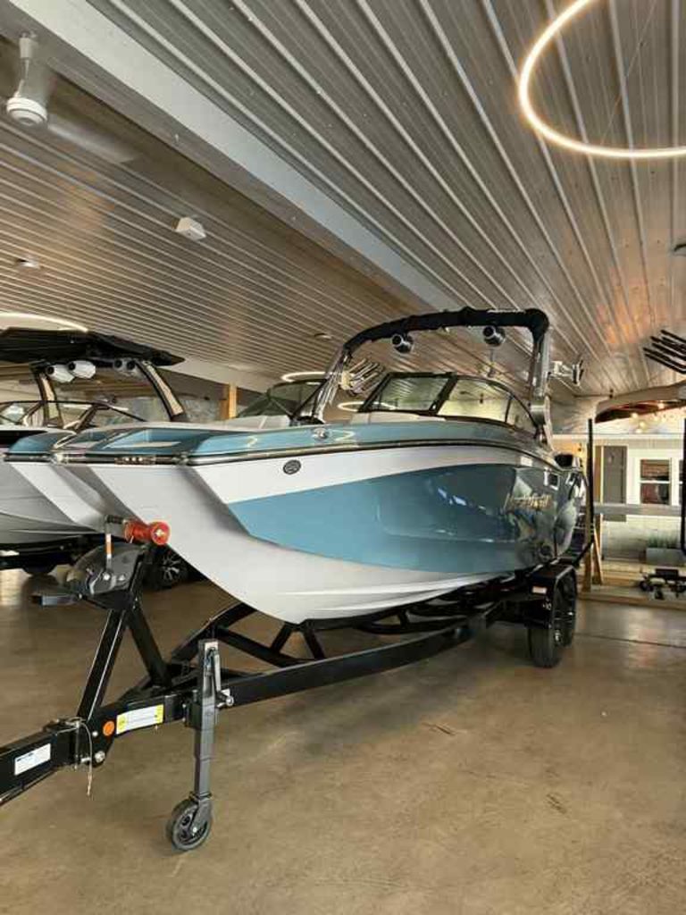 2025 MasterCraft XT22