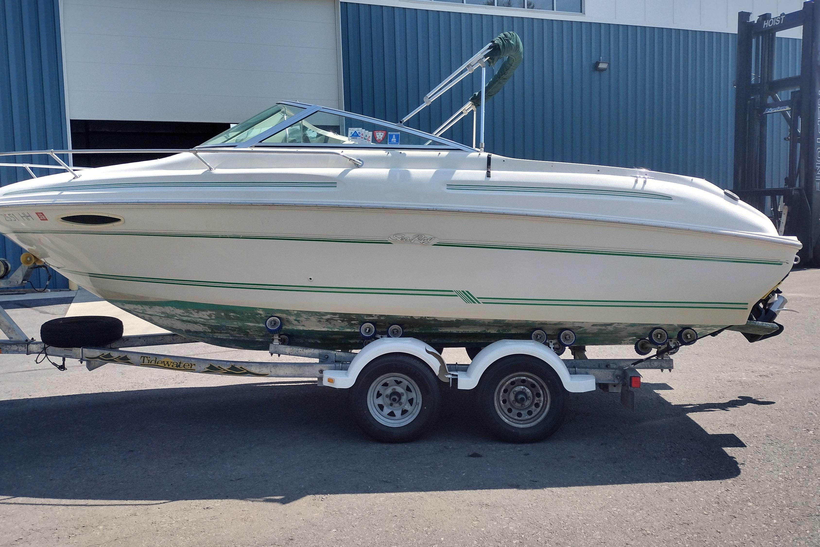 1999 Sea Ray 215 Express Cruiser