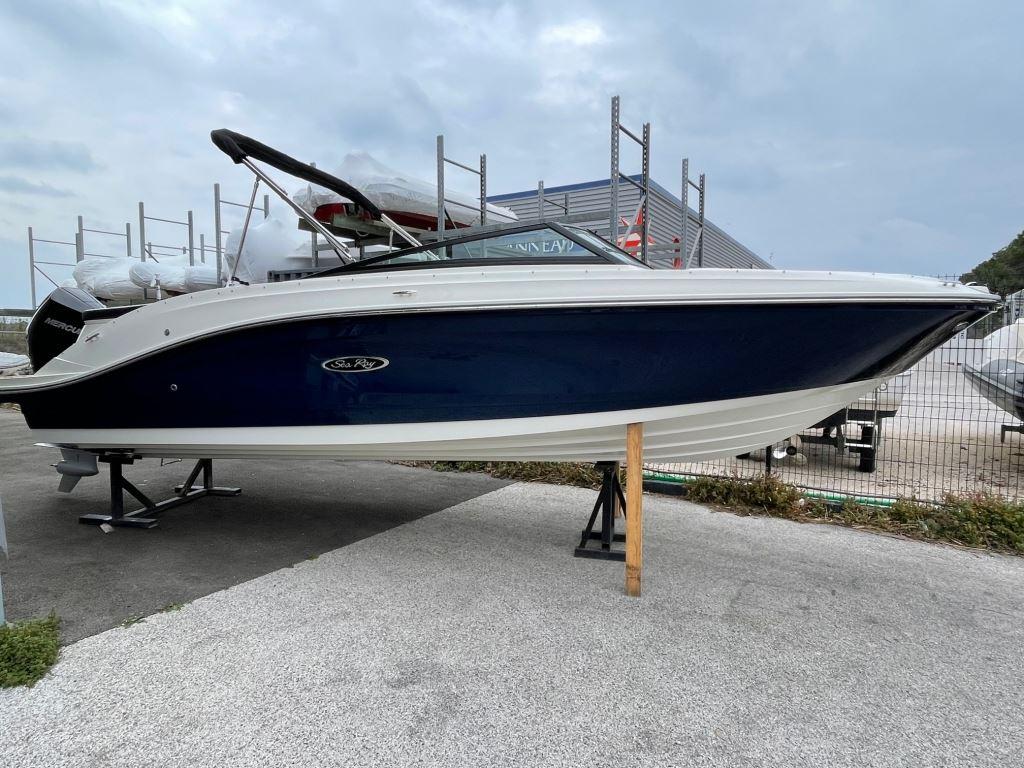 2022 Sea Ray 230 SPX