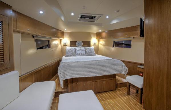2021 Catalina 545