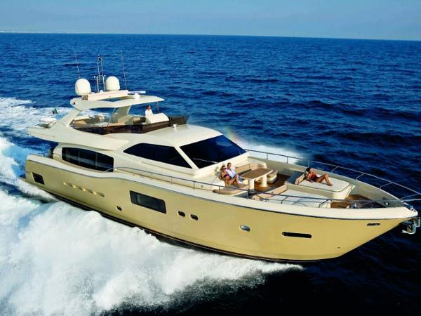 Ferretti Yachts Altura 840