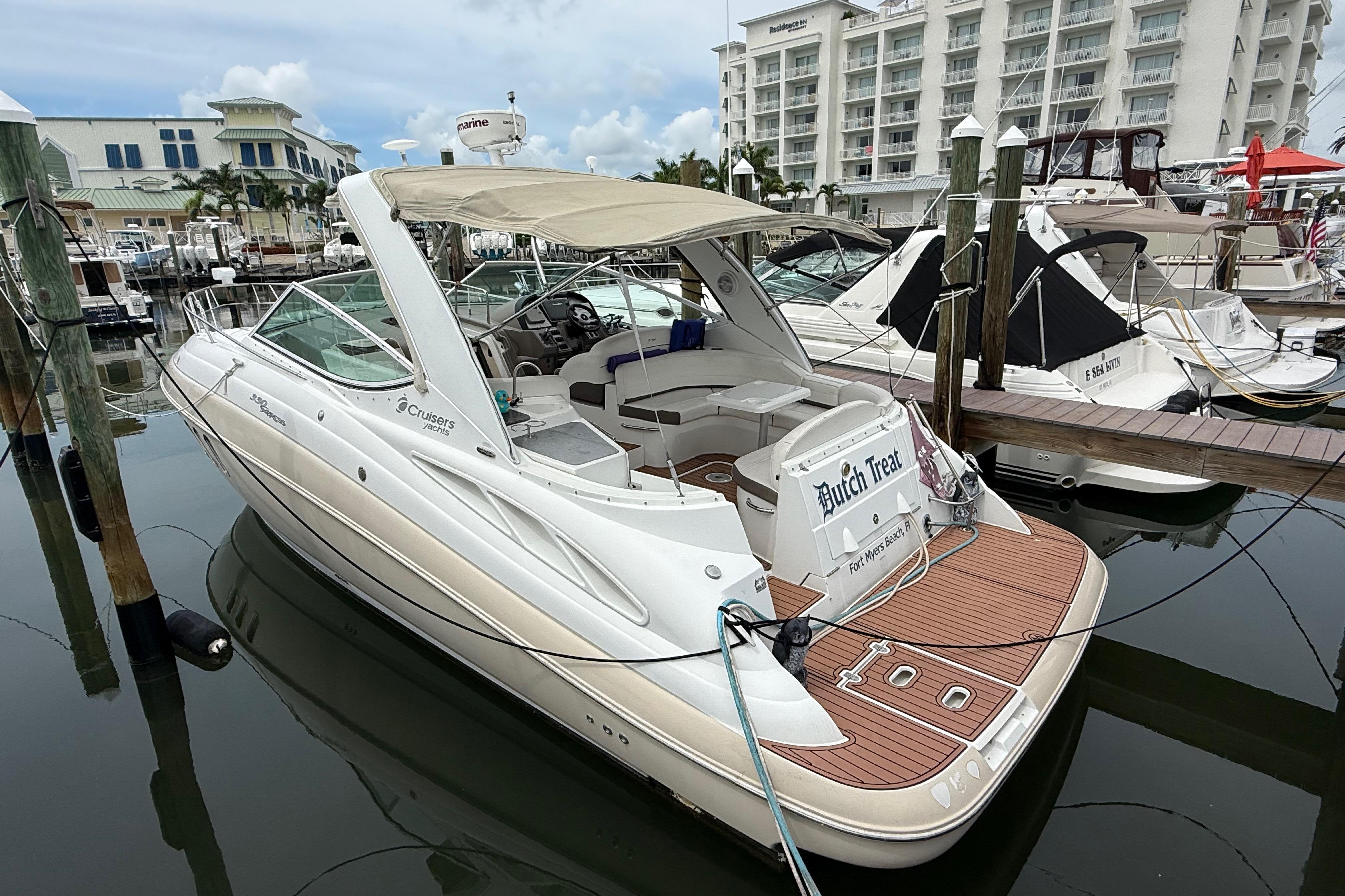 2008 Cruisers Yachts 330 Express