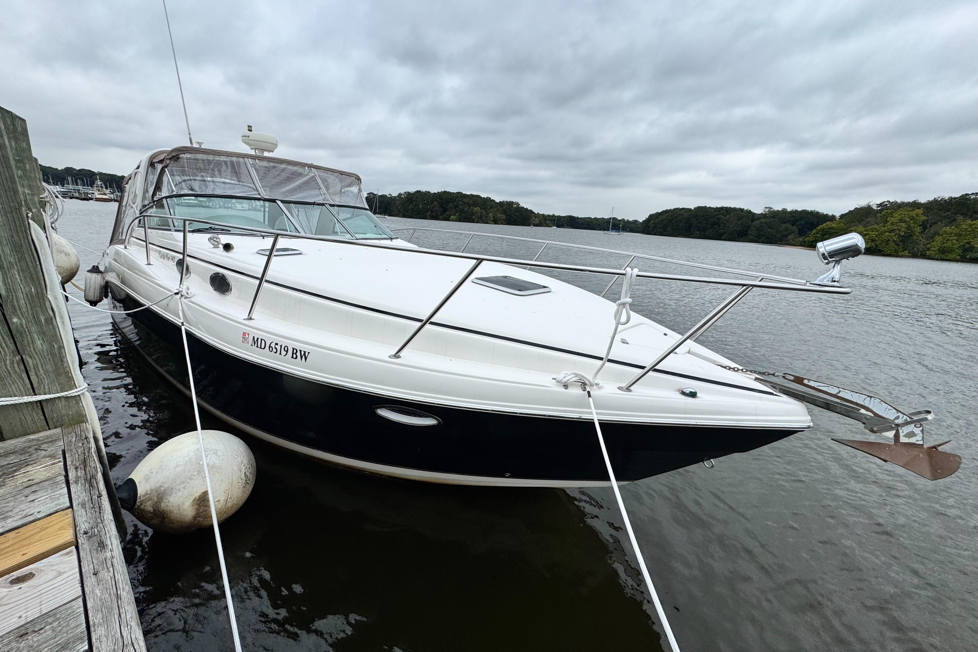 2005 Rinker Fiesta Vee 342