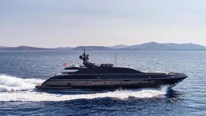 Codecasa Codecasa 41 S Luxurious 2007 Codecasa 41 S yacht cruising on open sea with scenic mountain backdrop.