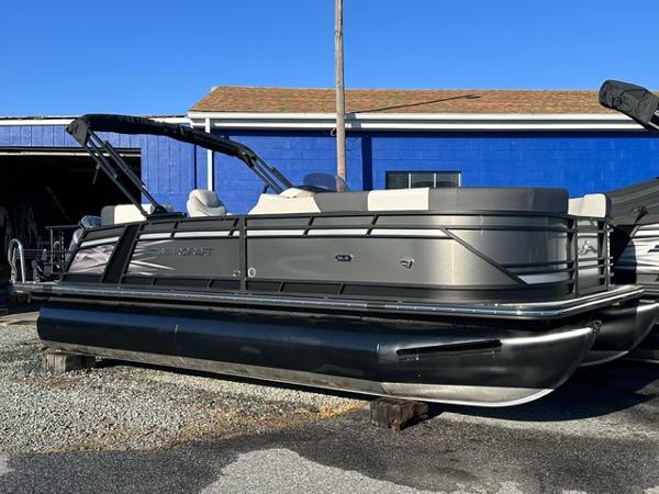 Starcraft SLS 1 2025 Starcraft SLS 1 pontoon boat with sleek design, parked outdoors.