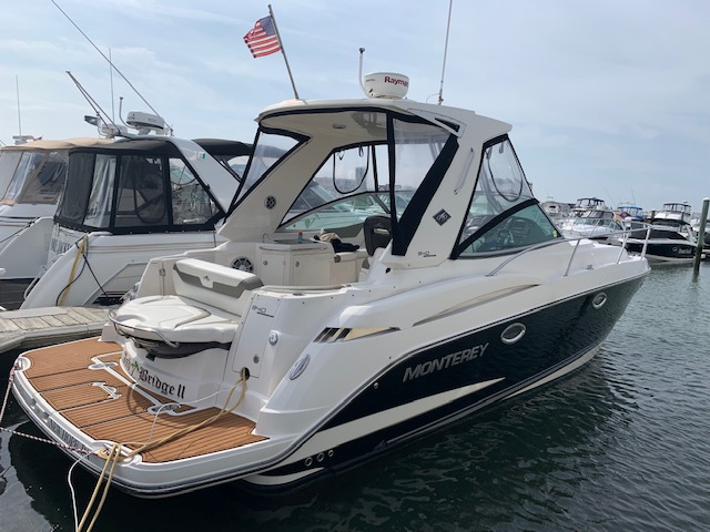 Monterey 340 Sport Yacht Profile