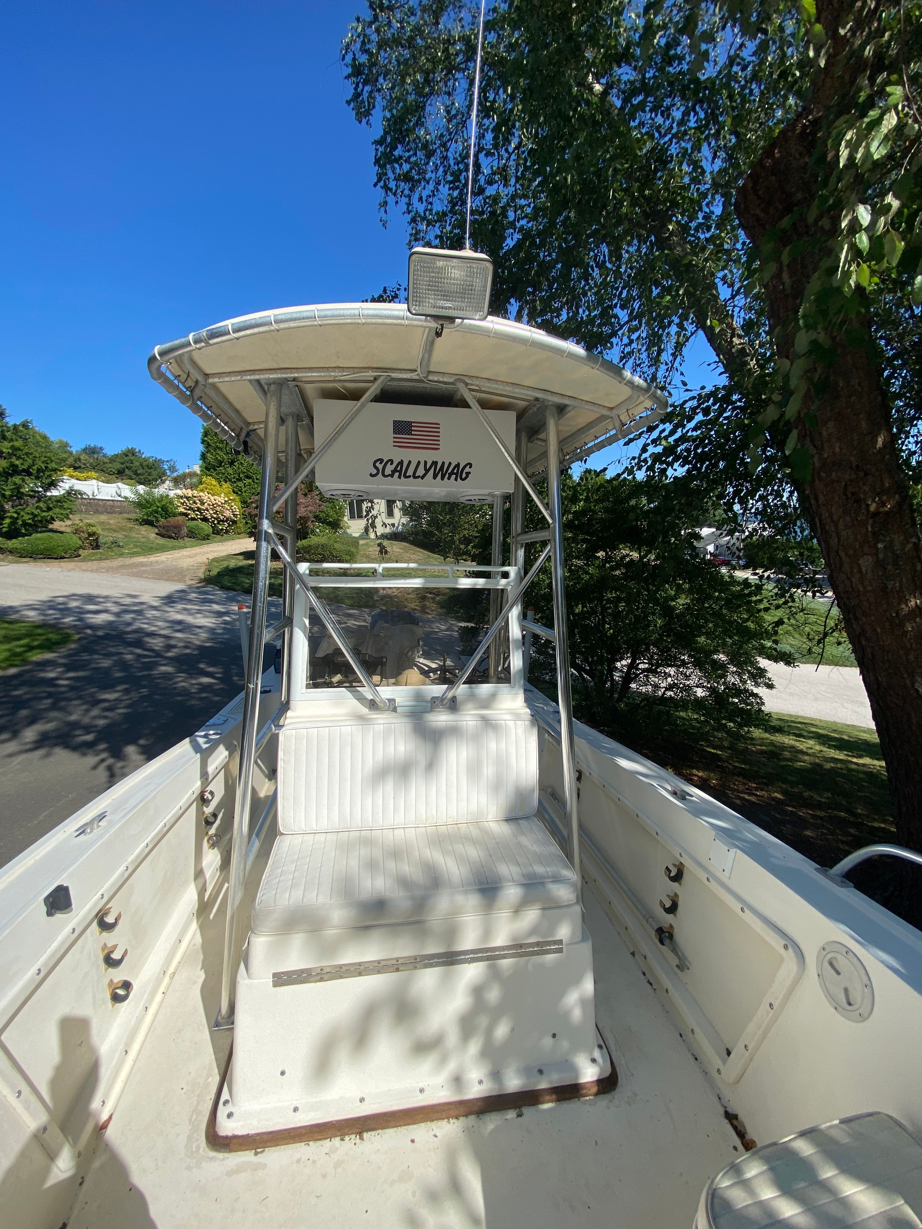 1990 Mako 221 Center Console