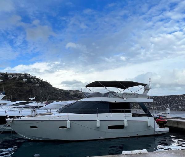 2011 Sealine F42/5
