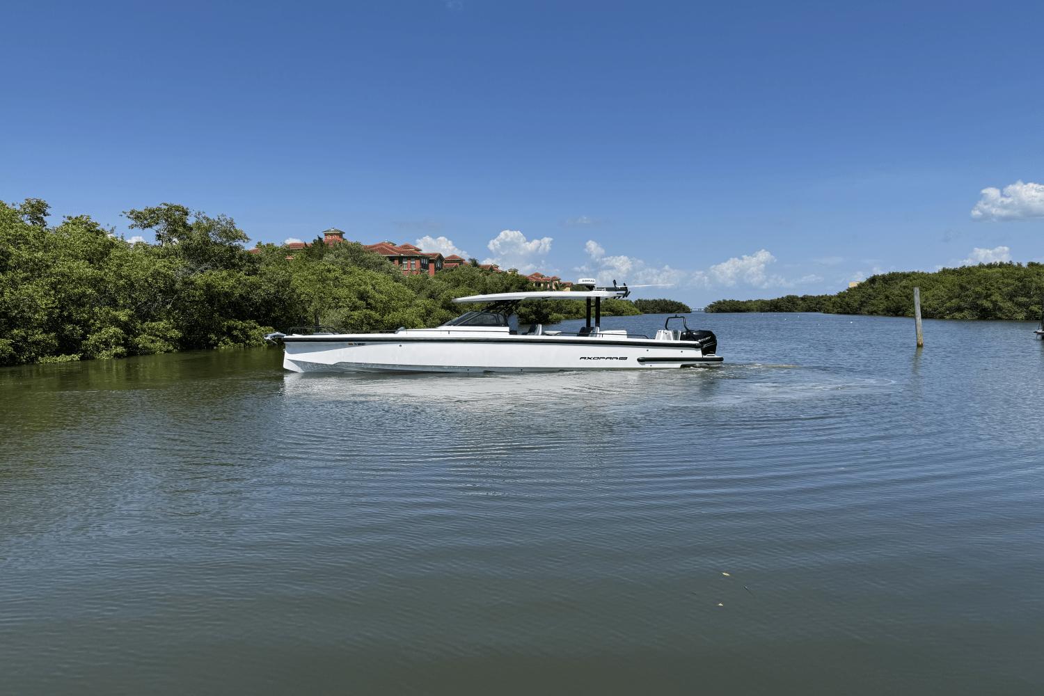 2022 Axopar 370 SUN TOP REVOLUTION