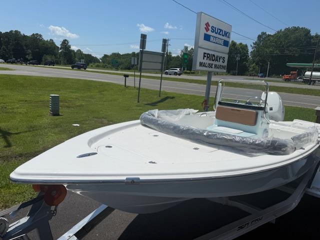 2025 Sea Pro 172 Bay