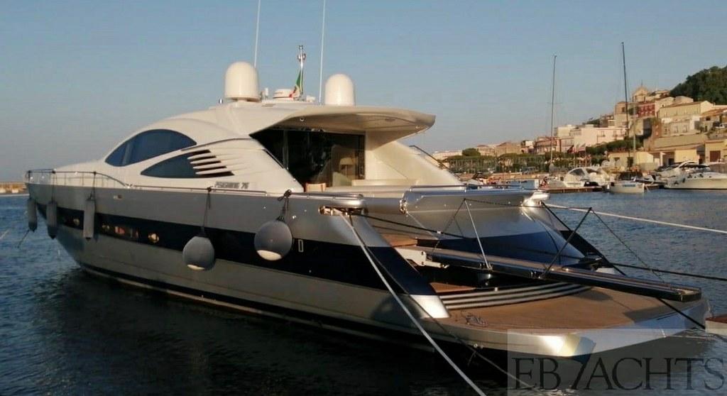 Pershing 76