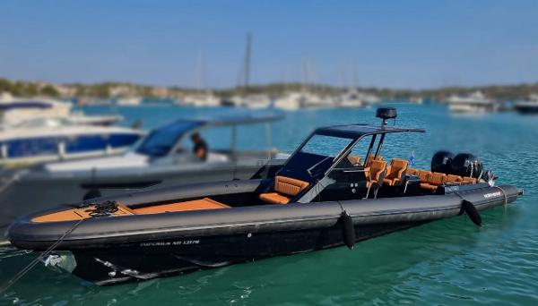 Northstar Ion 12 Eclipse 2022 Northstar Ion 12 Eclipse boat on water, featuring sleek design and modern seating.