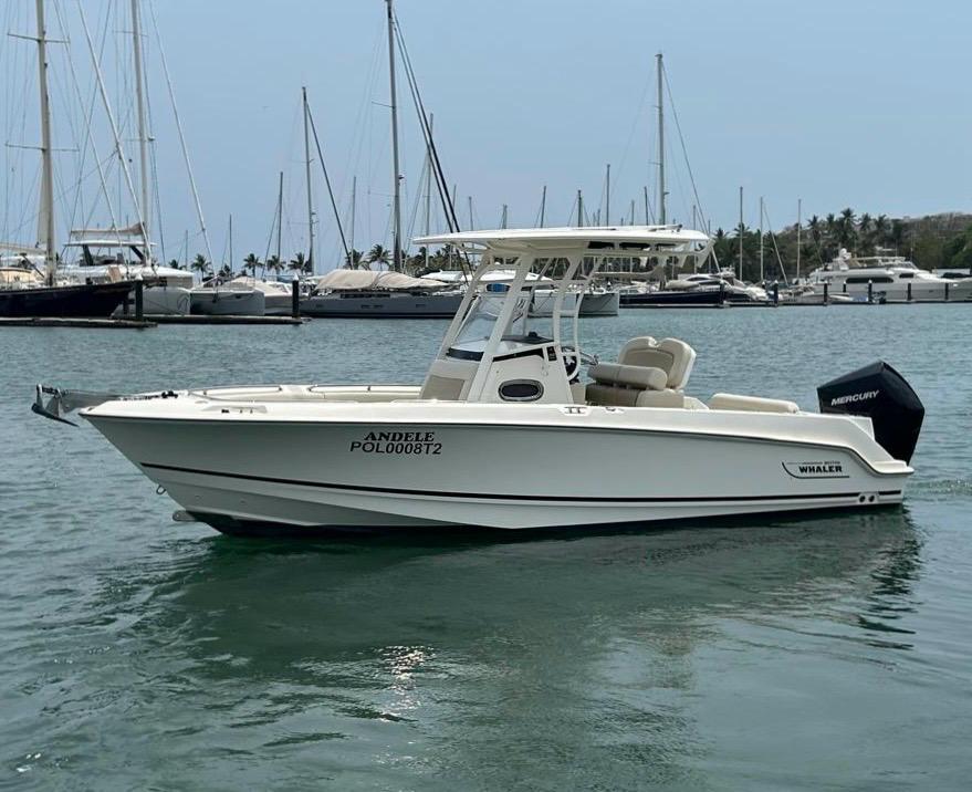 Boston Whaler 230 Outrage