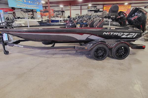 Nitro Z21 XL Pro 2024 Nitro Z21 XL Pro bass boat in showroom.