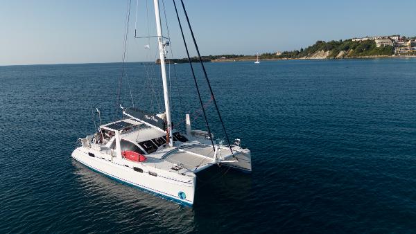 Catana 581 Owners Version