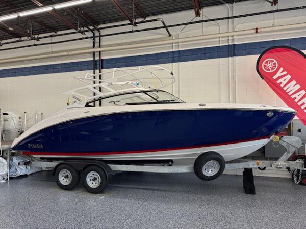 2025 Yamaha Boats 252SD